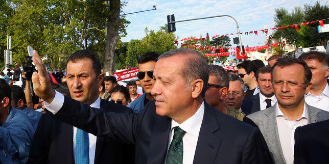 Turquie , la purge continue Erdogan maintient la possibilité d'un retour à la peine de mort