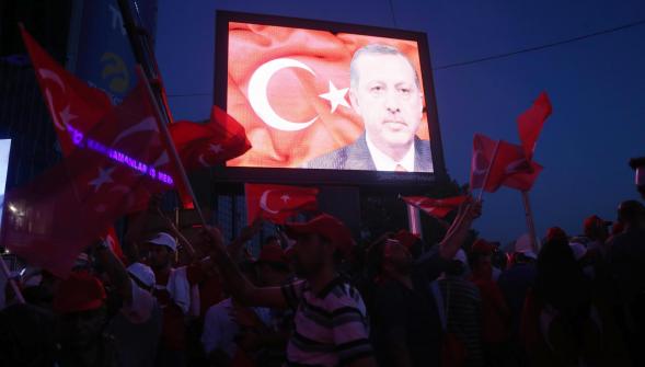 Turquie , plus de 7 500 personnes en garde à vue à la suite du putsh