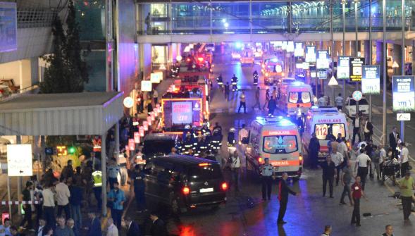 Turquie, triple attentat-suicide à l'aéroport international d'Istanbul au moins 36 morts