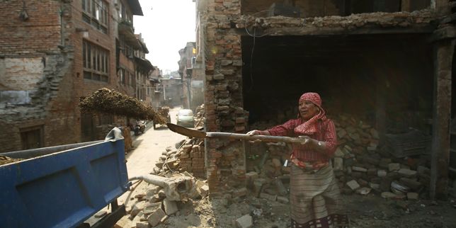 Un an après le séisme le Népal peine à se reconstruire