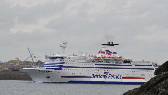 Un ferry transportant 600 personnes dérouté vers Cherbourg deux blessés hospitalisés à Lille