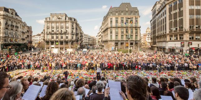 Un mois après un hommage éditorial franco-belge aux victimes du 22 mars