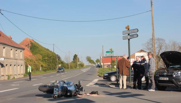 Villers-les-Cagnicourt , accident entre une moto et une voiture ce dimanche soir