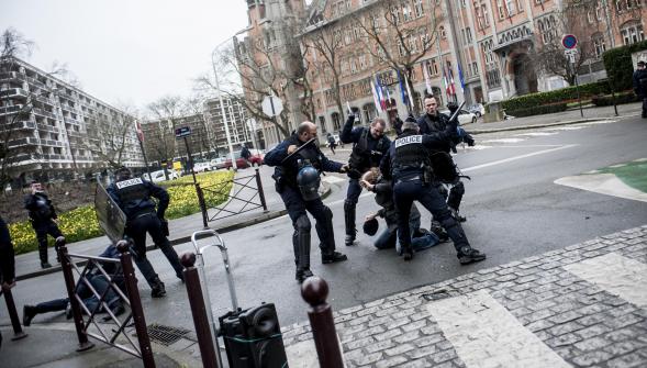Violences policières à Lille , le manifestant vient de porter plainte