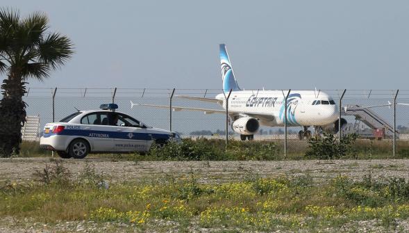 Vol d'Egypt Air détourné , le pirate de l'air a été arrêté