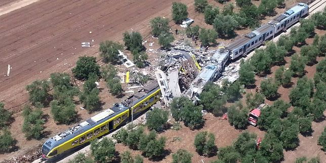 Italie , au moins vingt-cinq morts dans une collision de trains dans le sud du pays